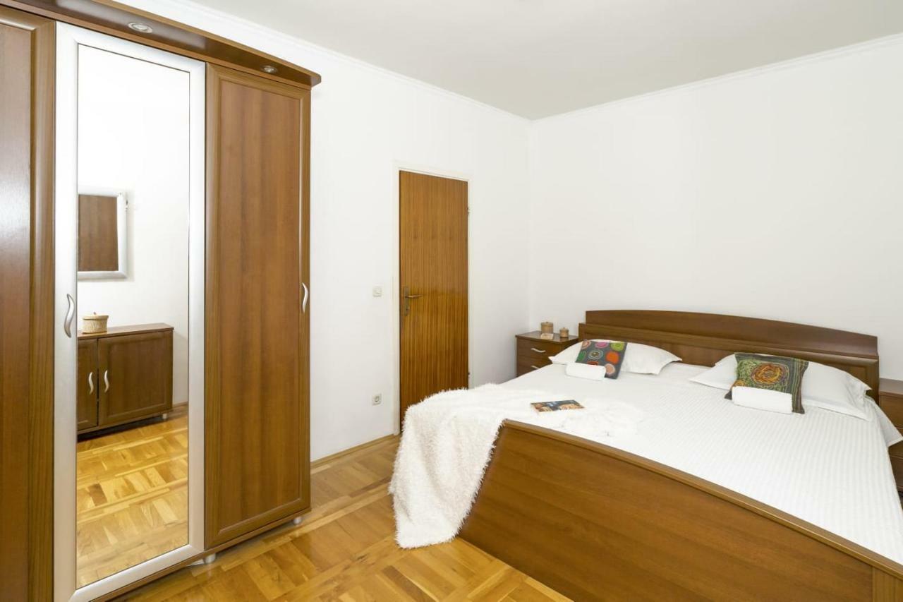 Ferienwohnung Little Place Near Sea Apartman Jesenice  Exterior foto